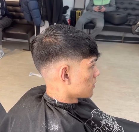 Textured men’s hairstyle by Rob Sayell